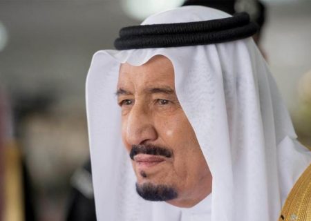 تعلیق روزنامه‌نگار سعودی به دلیل تشبیه ملک سلمان به خداوند