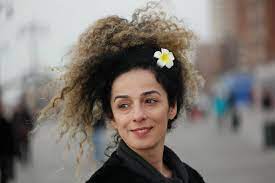 تحریک زنان به شکستن قوانین با سود مالی برای مسیح علی نژاد