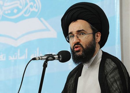 انقلاب اسلامی تفکر مادی گرایانه غرب را به چالش کشید