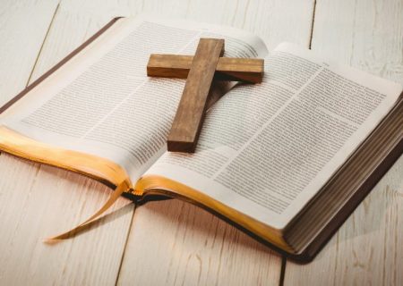 بزرگان مسیحیت و تردید در نویسندگان کتاب مقدس