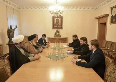 نماینده مقام معظم رهبری با قائم مقام کلیسای ارتدوکس جهان در روسیه دیدار کرد