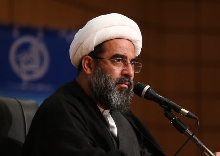 دشمن همواره برای ما مذهب‌تراشی و فرقه‌تراشی می‌کند