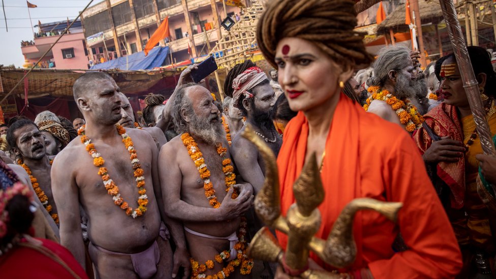 غسل دسته جمعی هزاران هندو در سایه کرونا + تصاویر