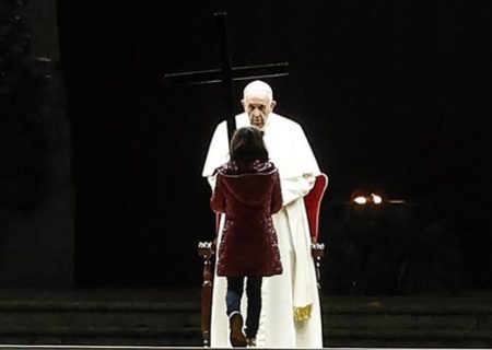 آیین راه صلیب به رهبری پاپ فرانسیس برگزار شد