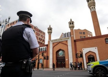 حمله اسلام‌ هراسانه به نمازگزاران در لندن