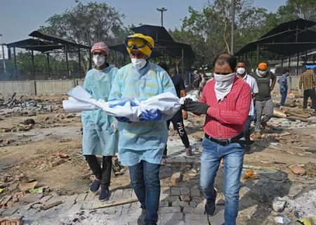 فاجعه کرونا در هند؛ مسلمانان و کمک به مراکز سوزاندن اجساد هندوها