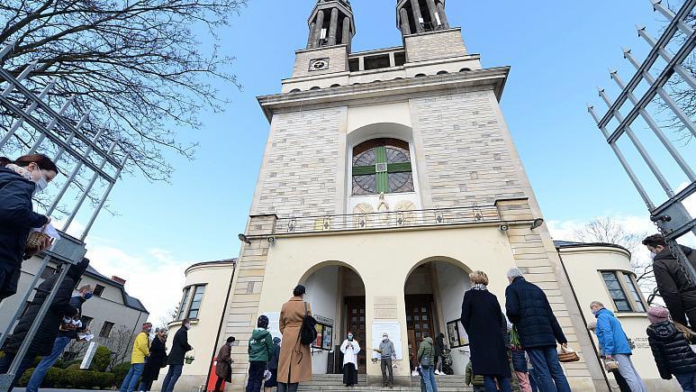 کلیسای لهستان وجود صدها گزارش آزار جنسی خردسالان را پذیرفت