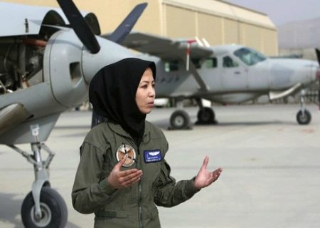طالبان خلبان زن افغانستانی را سنگسار کرد!