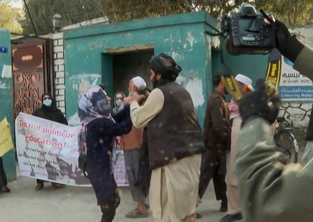 ممانعت طالبان از تظاهرات زنان در کابل با شلیک هوایی