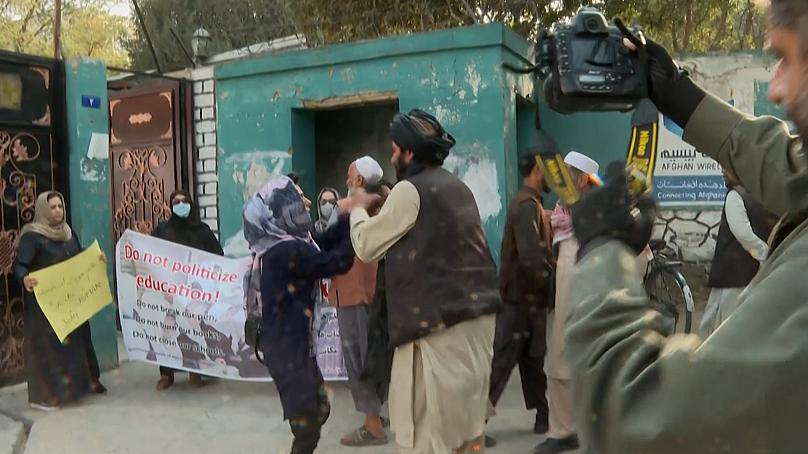 ممانعت طالبان از تظاهرات زنان در کابل با شلیک هوایی