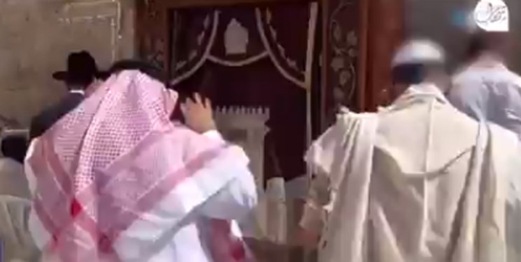 دیوار ندبه، قبله هیأت بحرینی برای ادای نماز شد + فیلم