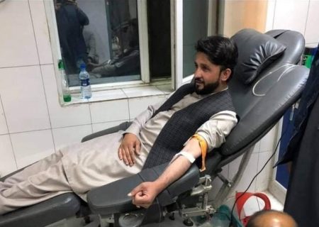اهدای خون جوانان اهل سنت به زخمیان حمله تروریستی مسجد شیعیان قندوز