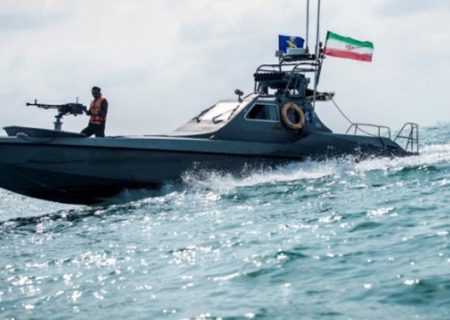 جزئیات برخورد نیروی دریایی سپاه با ناوهای آمریکایی/ شکست دزدی دریایی نفت ایران در دریای عمان