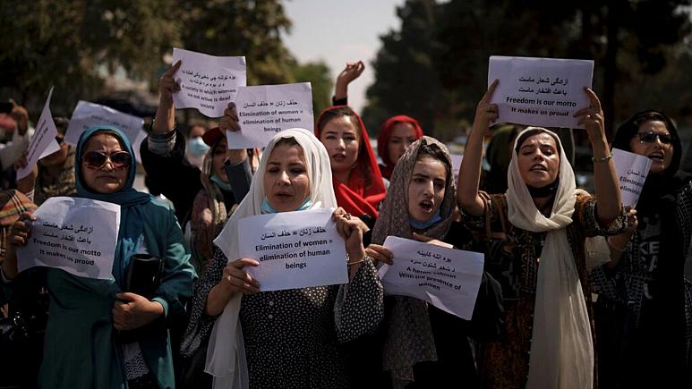 درخواست سناتورهای زن کنگره آمریکا از بایدن برای محافظت از زنان و دختران افغانستان