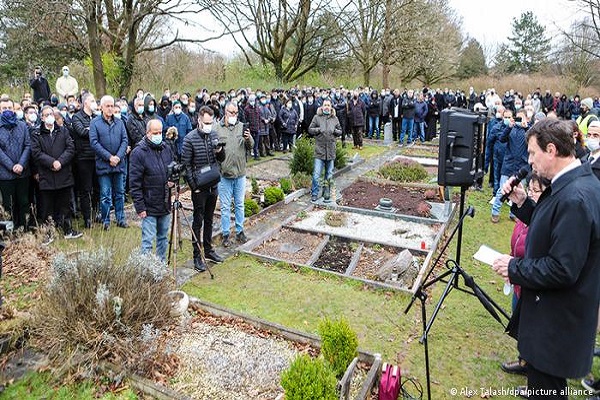 پیروان ادیان تخریب قبور مسلمانان در آلمان را محکوم کردند