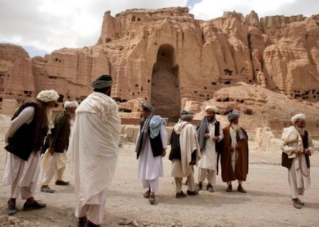 حفاری پاکستانی‌ها اطراف مجسمه‌های تخریب شده بودای بامیان