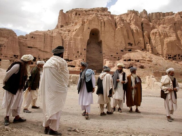 حفاری پاکستانی‌ها اطراف مجسمه‌های تخریب شده بودای بامیان