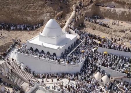  هزاران یمنی به زیارت آرامگاه حضرت هود رفتند
