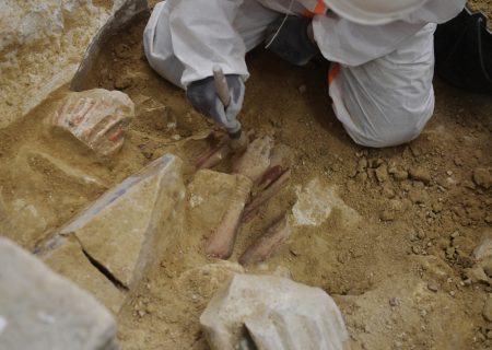 کشف مقبره‌های باستانی در کلیسای نوتردام