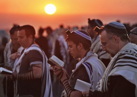  یهودیان می‌گویند دائمی کردن ساعات تابستانی نماز صبح را تهدید می‌کند