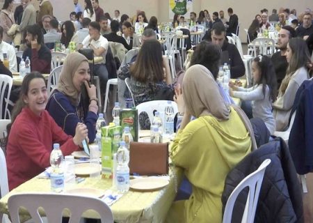 ضیافت افطار مسلمانان جبل‌الطارق با حضور پیروان دیگر ادیان