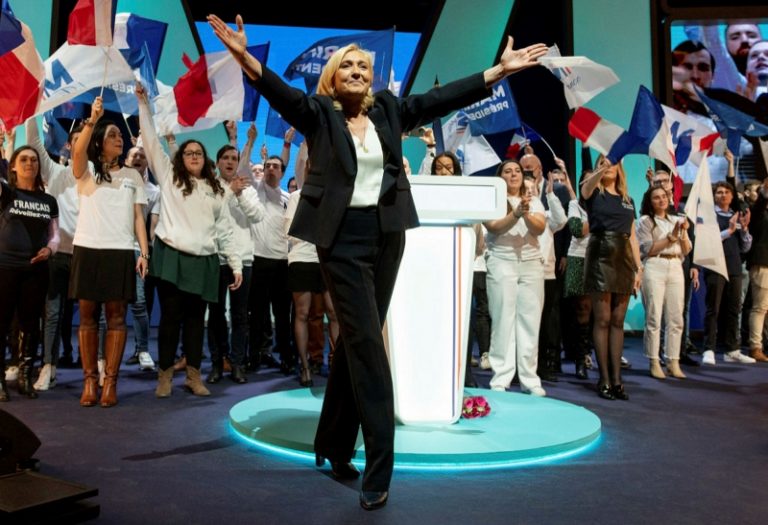 لوپن با شعار مبارزه با «اسلام رادیکال» به دور دوم انتخابات فرانسه راه یافت