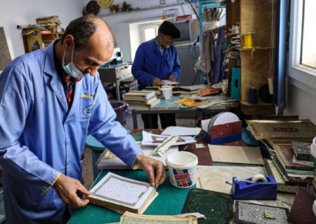 رواج بی سابقه ترمیم قرآن های قدیمی در لیبی همزمان با فرا رسیدن ماه رمضان