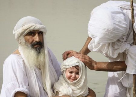 غسل تعمید کودکان مندایی در اهواز   