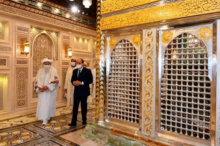 سلطان فرقه بهره به همراه سیسی از توسعه مسجد الحسین بازدید کردند