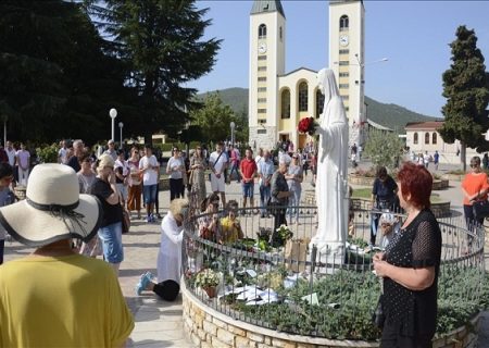 هزاران مسیحی کاتولیک در زیارتگاه مجوگوریه