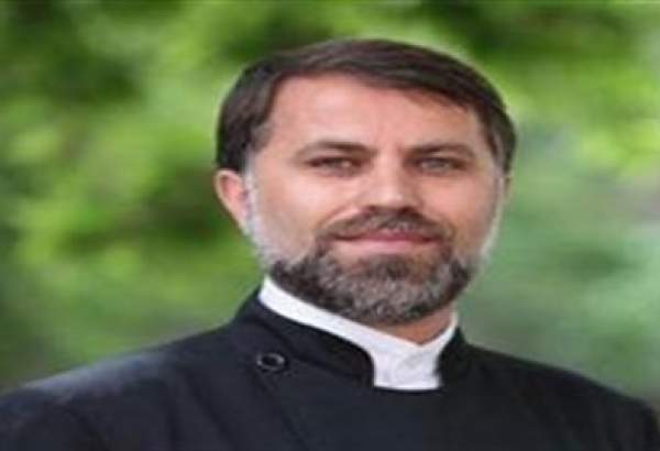 کشیش عزیزیان: اقلیت‌های دینی پس از انقلاب اسلامی به دستور امام خمینی(ره) محافظت شدند