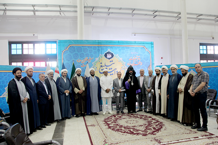 بازدید پیشوای مذهبی ارامنه اصفهان و جنوب ایران از نمایشگاه «روایت تبلیغ»