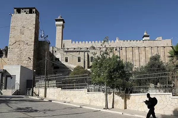 اسرائیل در اعیاد یهودی به مسلمانان اجازه ادای نماز و گفتن اذان در مسجد ابراهیمی را نمی‌دهد