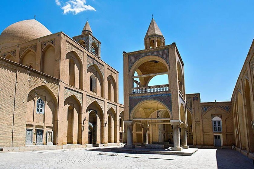 کلیساهای اصفهان به احترام آیت الله ناصری تعطیل شد