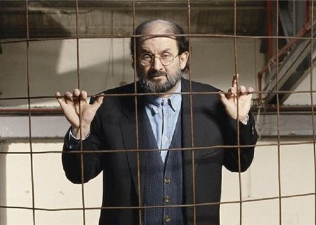 ارتداد یا سبّ؛ علت حکم قتل سلمان رشدی چه بود؟