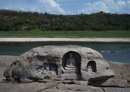 کشف مجسمه های بودایی بر اثر خشکسالی