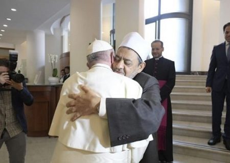 تلاش تندروها برای ممانعت از دیدار شیخ الازهر با پاپ فرانسیس