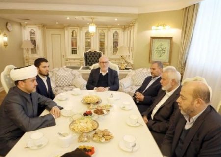 ديدار هيئت حماس با شخصيت‌های اسلامی و مسيحی در مسکو