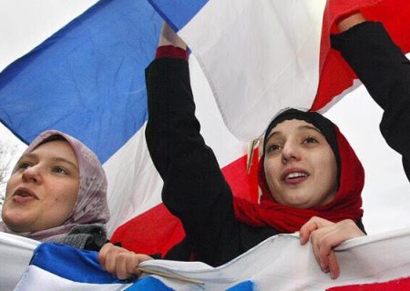 افزایش گرایش دینی جوانان فرانسوی به رغم سکولاریسم دولت