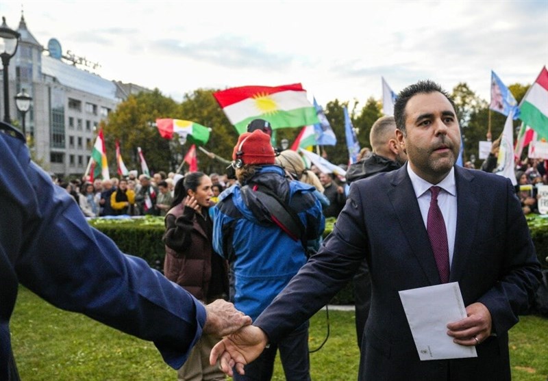 تجزیهطلب هوادار منافقین را به اسم دموکراسیخواه جا نزنید!