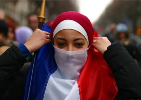 دادگاهی شدن رستوران‌دار فرانسوی موهن به حجاب