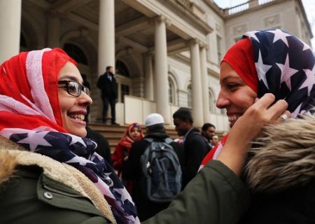 رسانه‌های آمریکا چگونه از زن مسلمان نماد مظلومیت می‌سازند