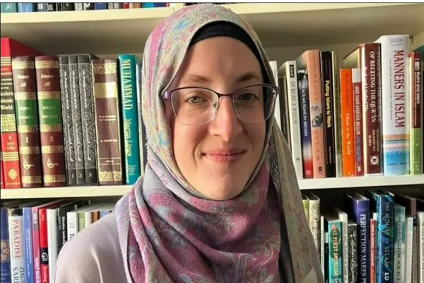 تلاش بانوی مسلمان بریتانیایی برای ترجمه قرآن به زبان ولزی