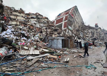 سیاست بهائیت در کمک به زلزله زلدگان ترکیه