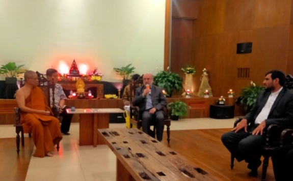 دیدار رئیس مرکز گفت‌وگوی ادیان ایران با رهبر بودائیان اندونزی