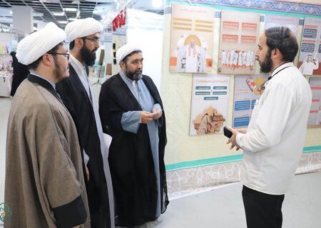ارائه مشاوره های تخصصی فرق و ادیان در نمایشگاه قرآن و عترت مشهد