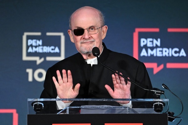 اهدای جایزه آزادی بیان آمریکا به بهانه تقدیر از سلمان رشدی