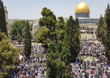 شرکت هزاران فلسطینی در نماز جمعه مسجدالاقصی