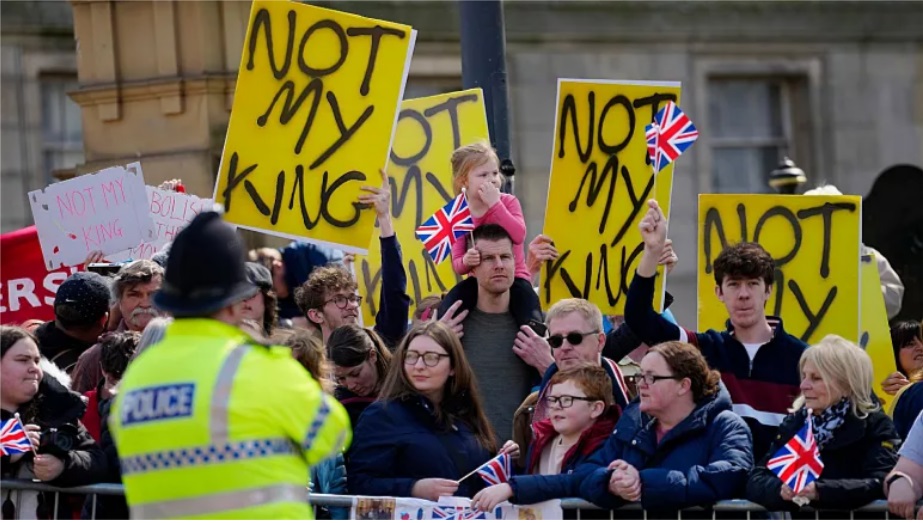 تاج‌گذاری پادشاه بریتانیا در کلیسای وست‌مینیستر/ جنبش ضد سلطنت انگلیس آماده اعتراض