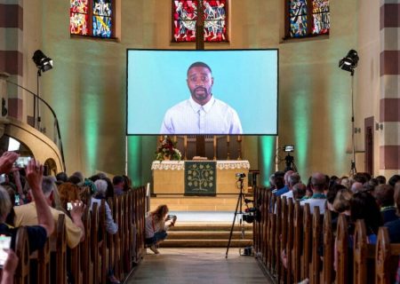 موعظه در کلیسا با هوش مصنوعی؛ ChatGPT با آواتارهای دیجیتالی نقش کشیش‌ها را ایفا کرد